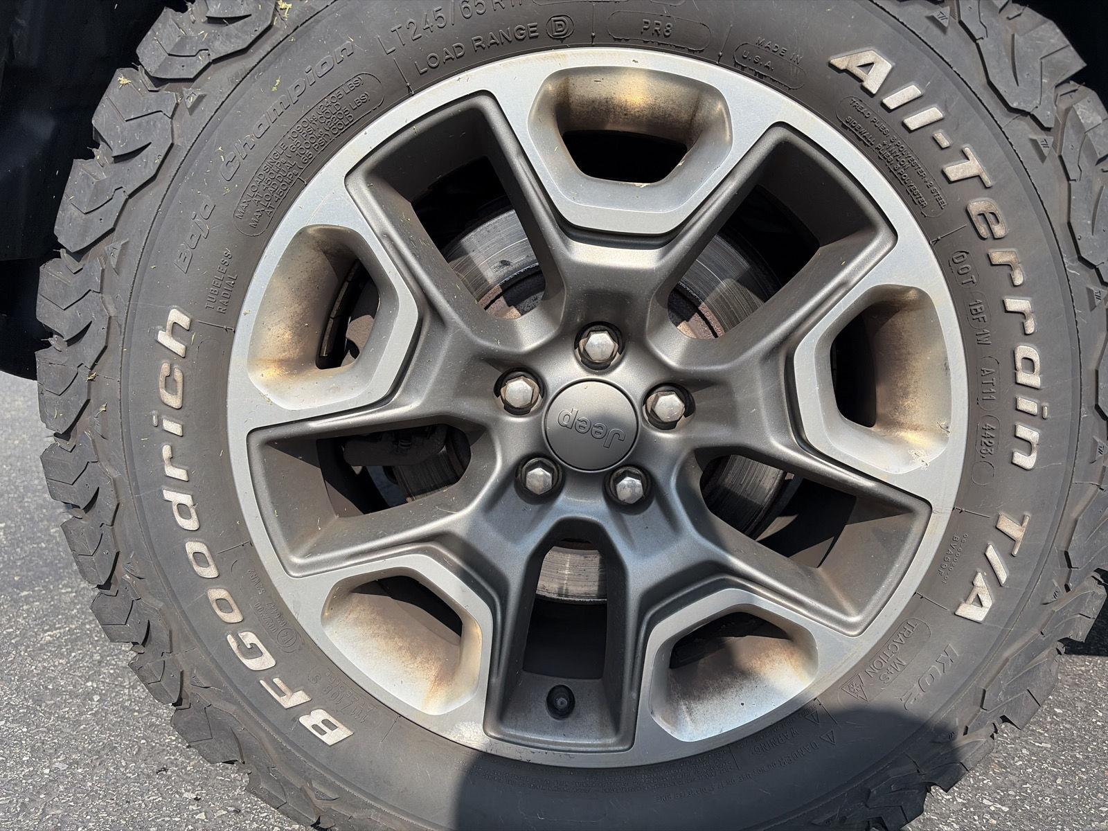Used 2019 Pearl White Jeep Trailhawk Elite image 9