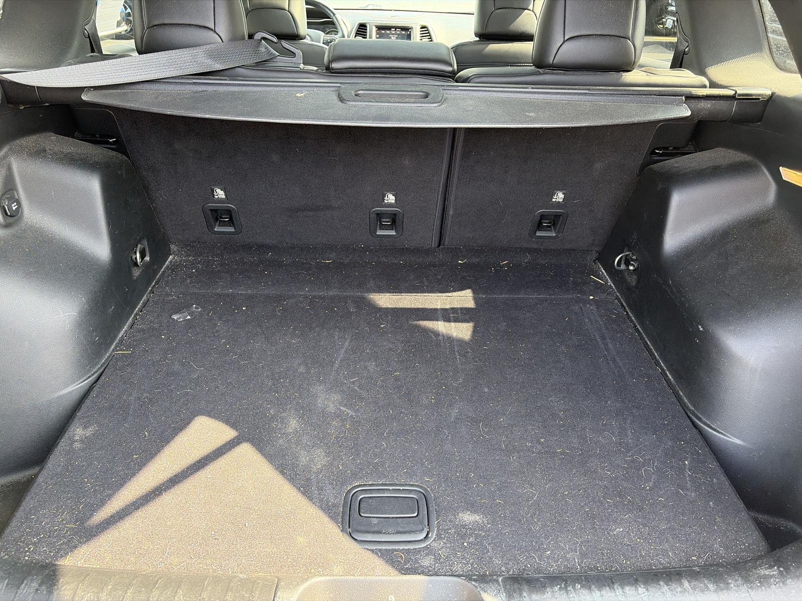 Used 2019 Pearl White Jeep Trailhawk Elite image 10