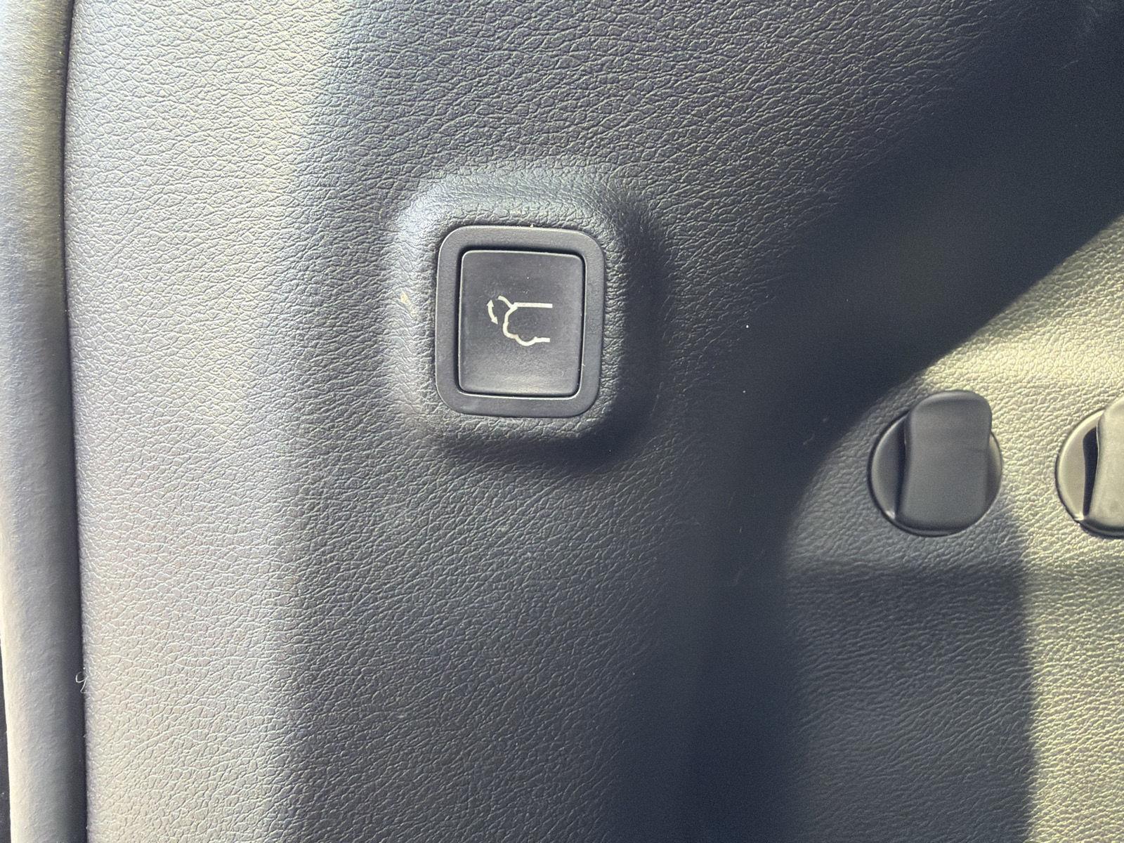 Used 2019 Pearl White Jeep Trailhawk Elite image 11