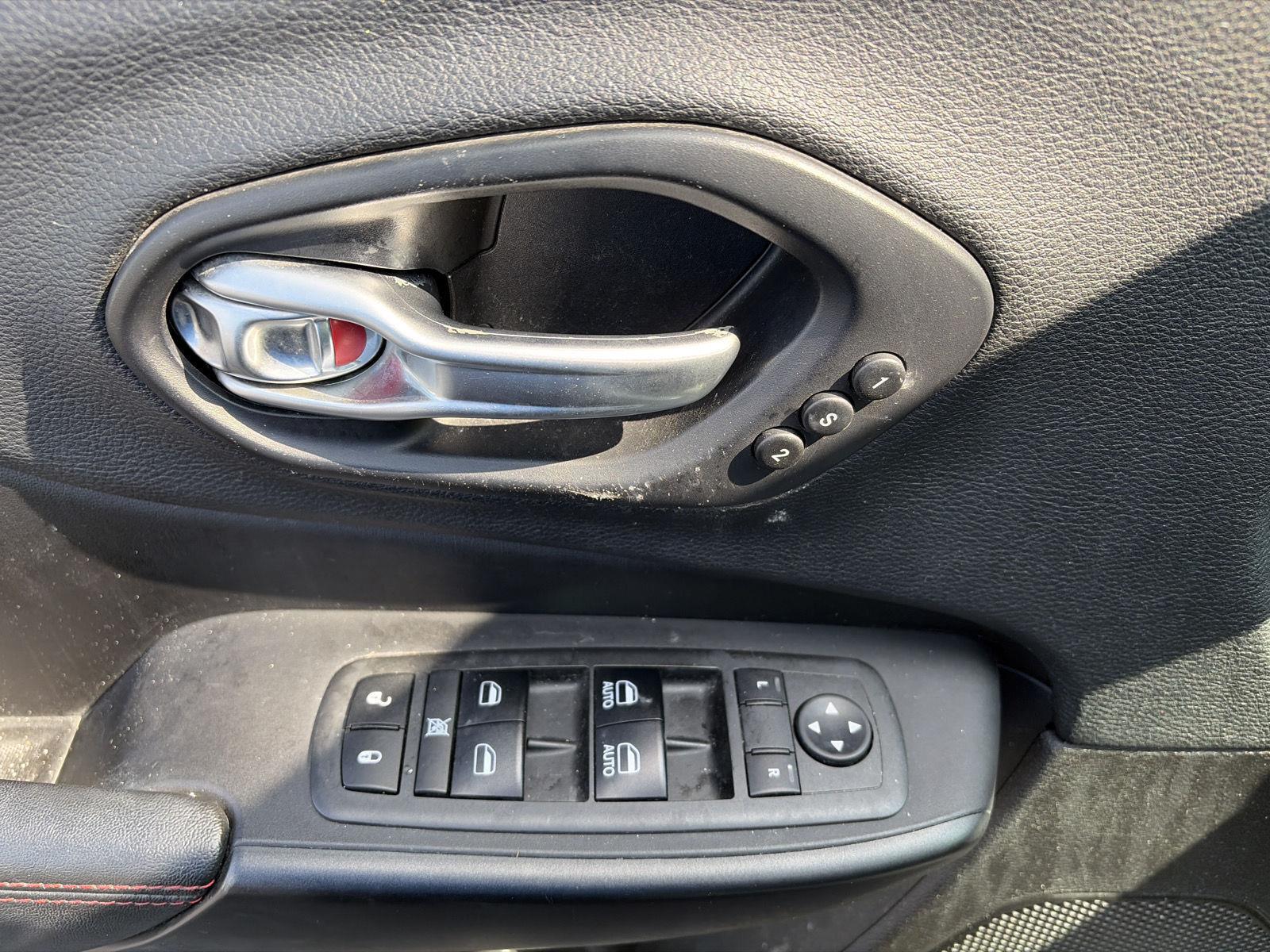 Used 2019 Pearl White Jeep Trailhawk Elite image 15