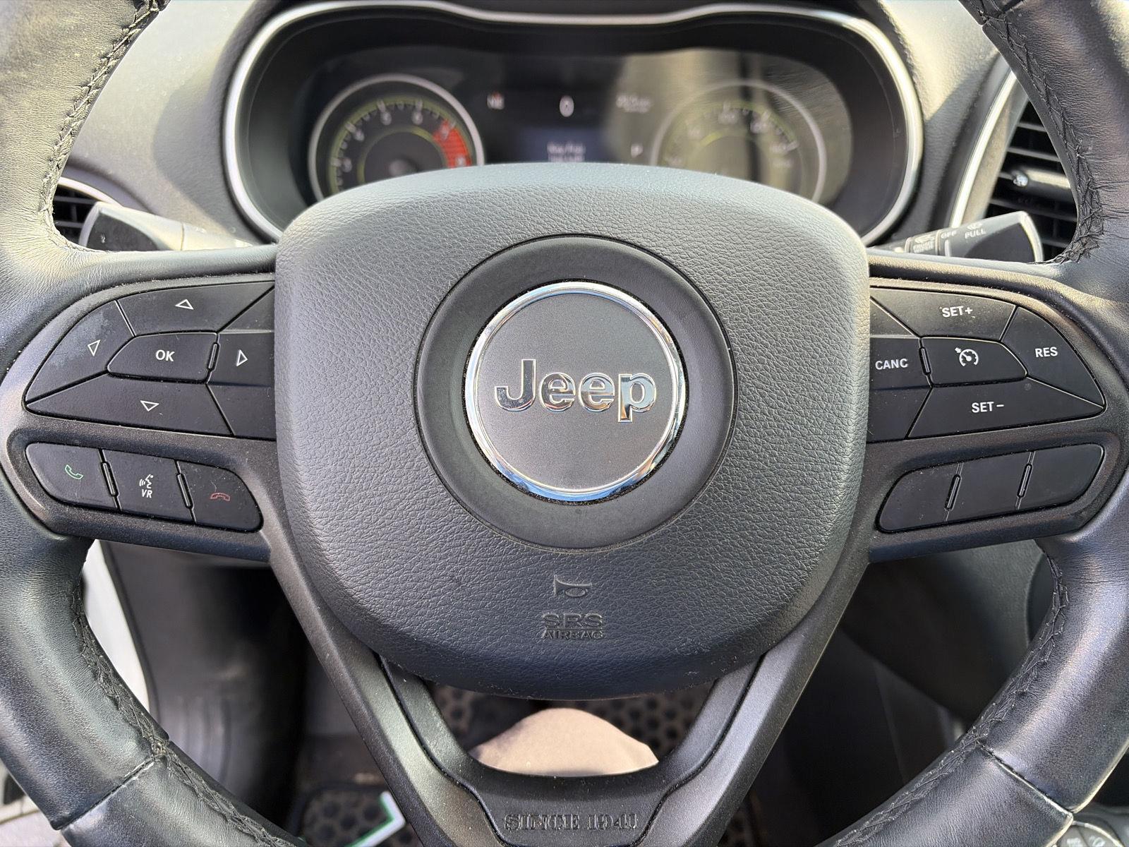 Used 2019 Pearl White Jeep Trailhawk Elite image 18