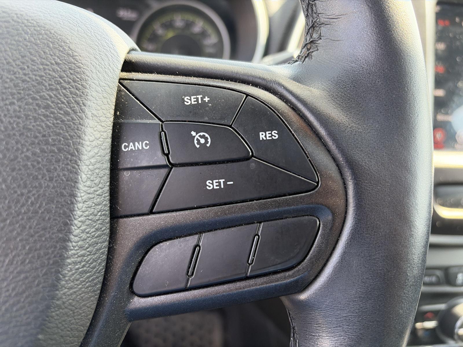 Used 2019 Pearl White Jeep Trailhawk Elite image 20