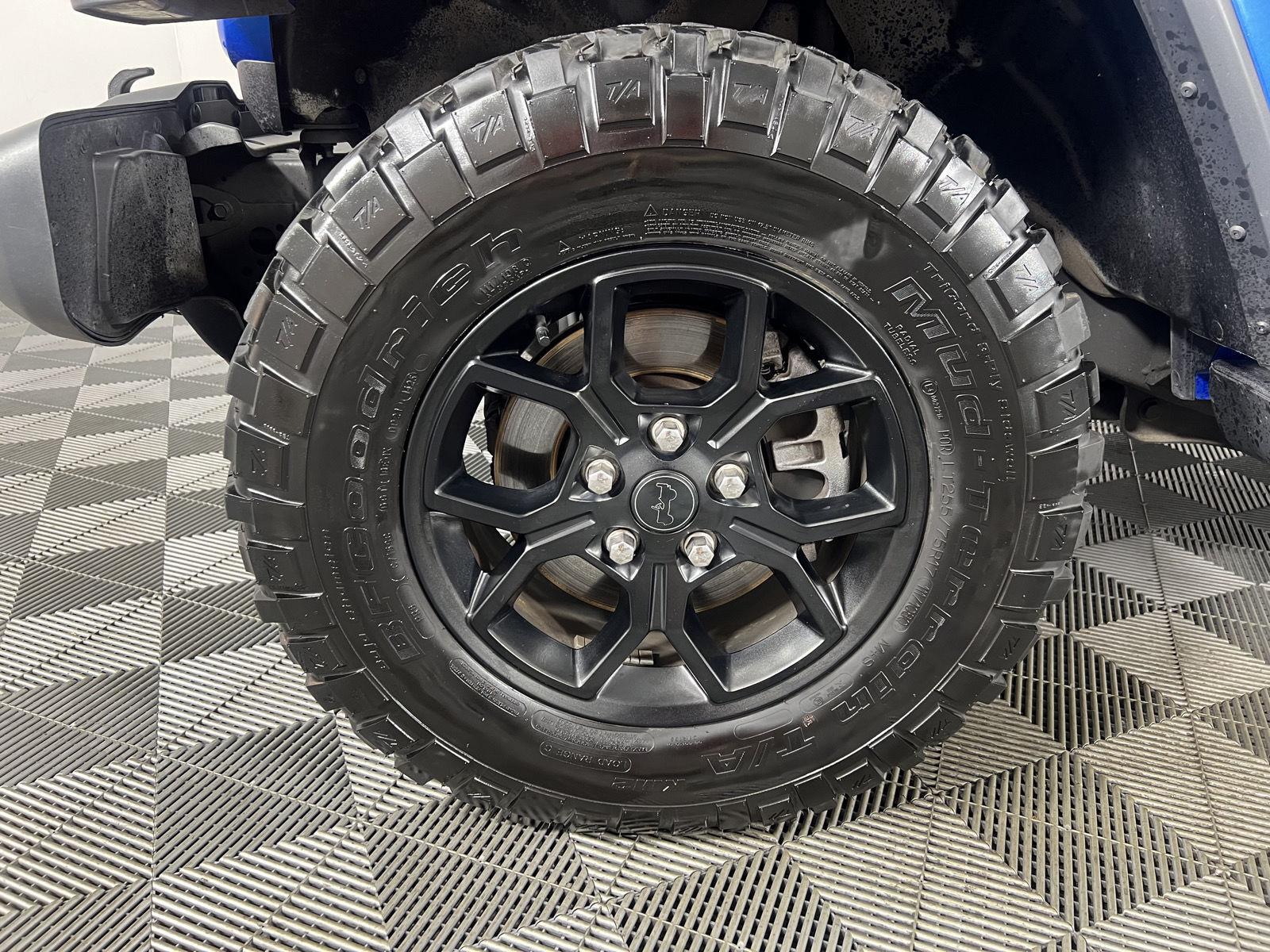 Certified Used 2025 Hydro Blue Pearlcoat Jeep High Tide image 25