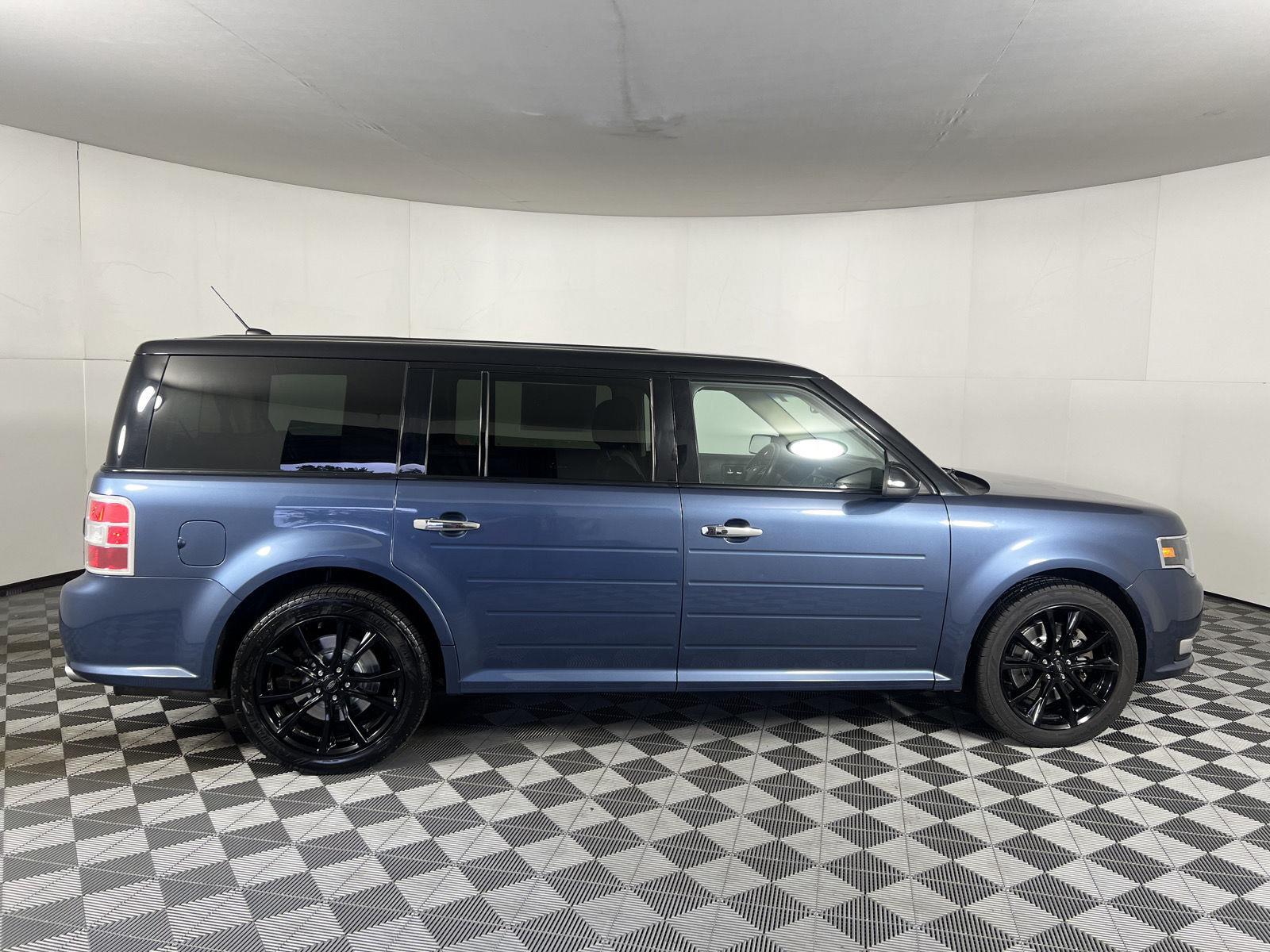 Used 2019 Blue Ford SEL image 7