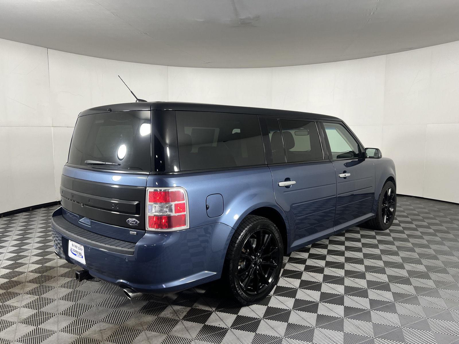 Used 2019 Blue Ford SEL image 8