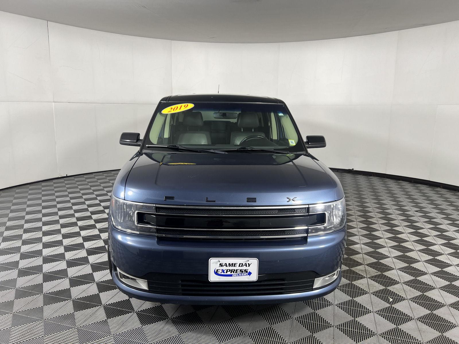 Used 2019 Blue Ford SEL image 3