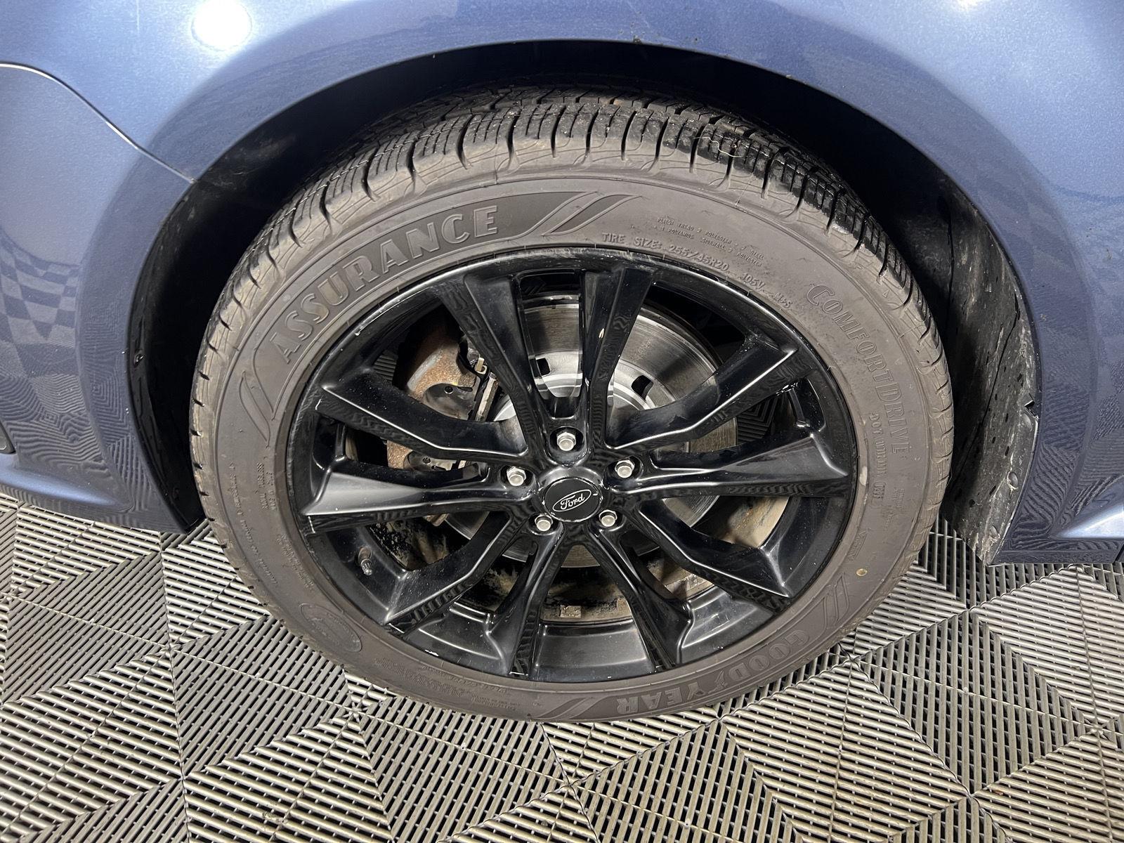 Used 2019 Blue Ford SEL image 9