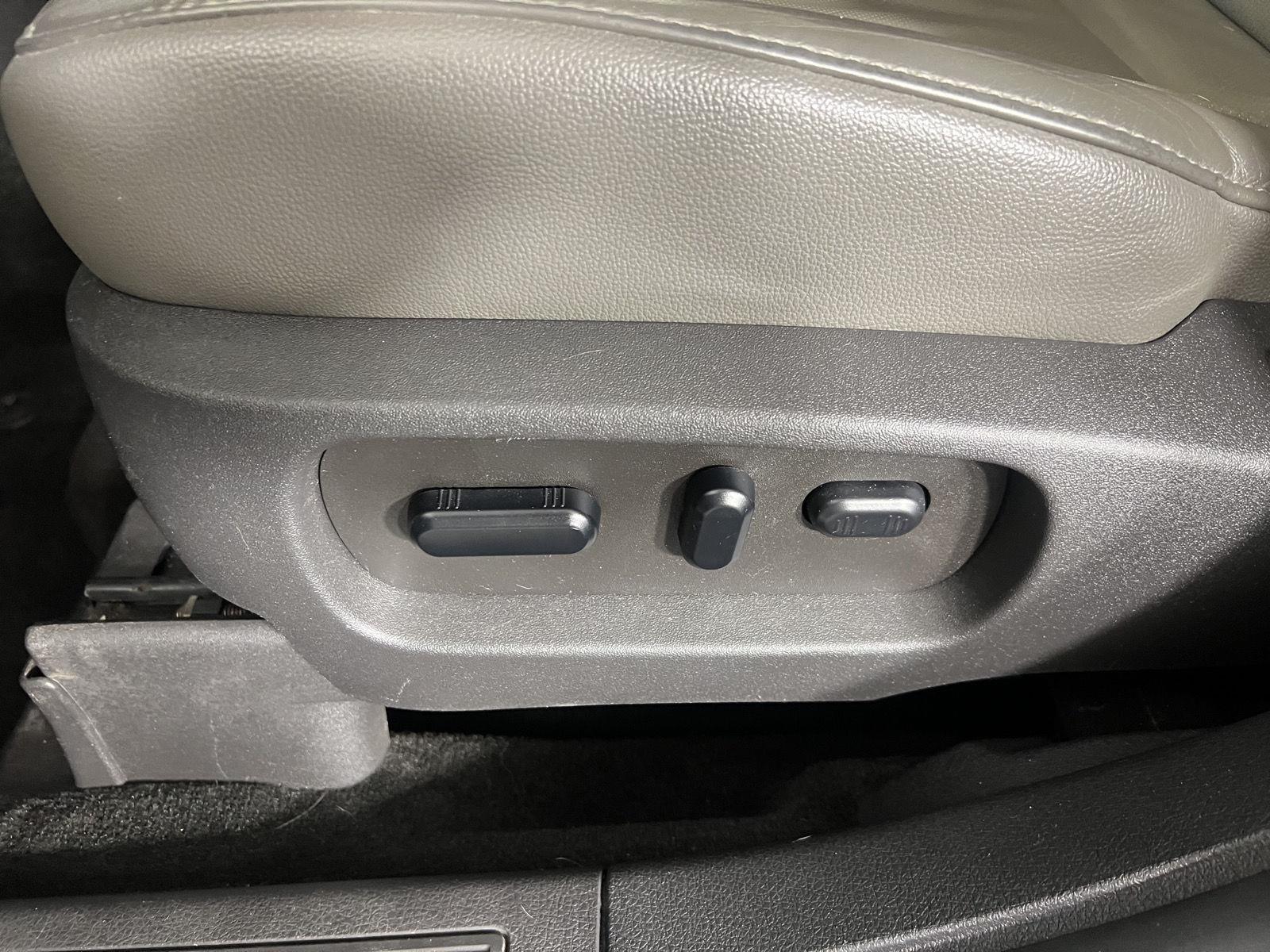 Used 2019 Blue Ford SEL image 17