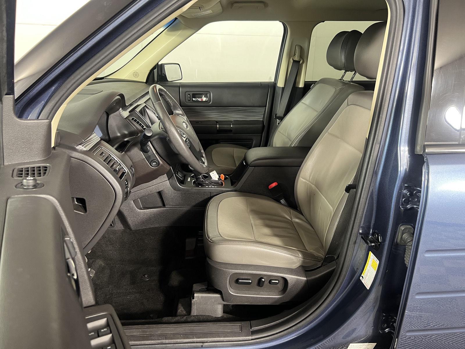Used 2019 Blue Ford SEL image 14