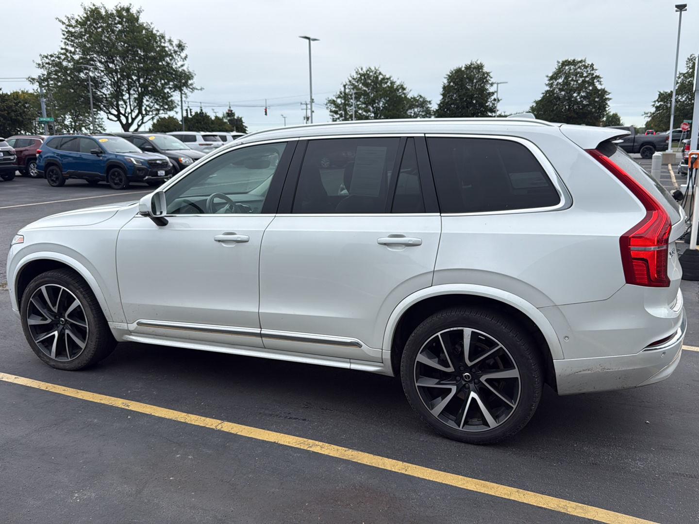 Used 2023 Crystal White Metallic Volvo Plus image 4