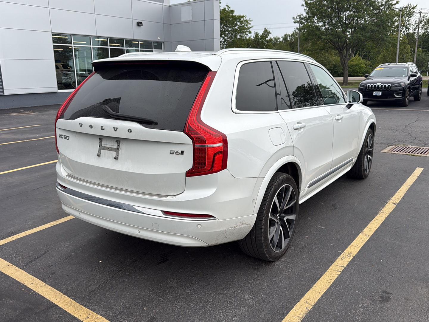 Used 2023 Crystal White Metallic Volvo Plus image 7