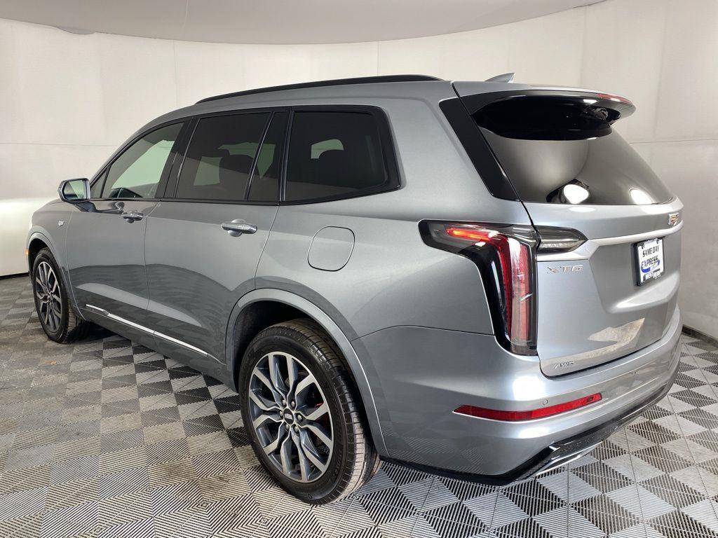Used 2023 Argent Silver Metallic Cadillac Sport image 17