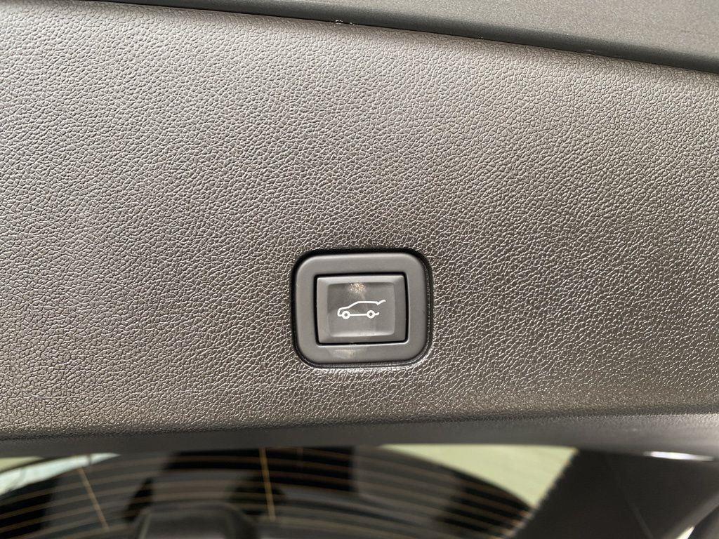 Used 2023 Argent Silver Metallic Cadillac Sport image 19