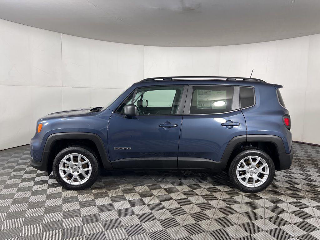Certified Used 2022 Slate Blue Pearlcoat Jeep Latitude image 6