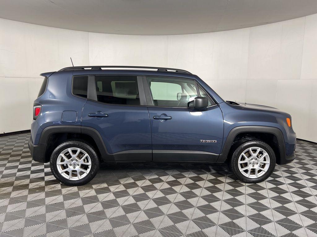 Certified Used 2022 Slate Blue Pearlcoat Jeep Latitude image 10