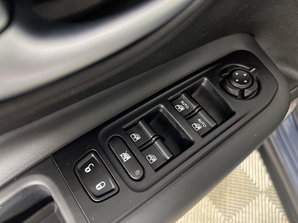 Certified Used 2022 Slate Blue Pearlcoat Jeep Latitude image 12