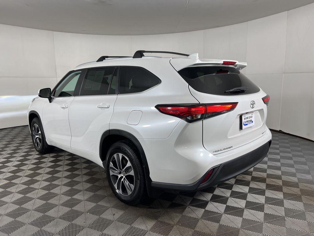 Used 2023 Pearl Toyota XLE image 41