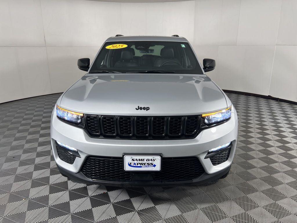 Used 2025 Silver Zynith Jeep Limited image 2