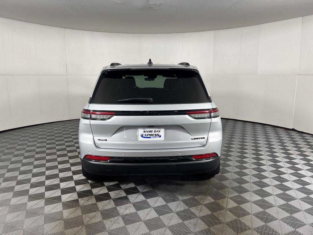 Used 2025 Silver Zynith Jeep Limited image 6