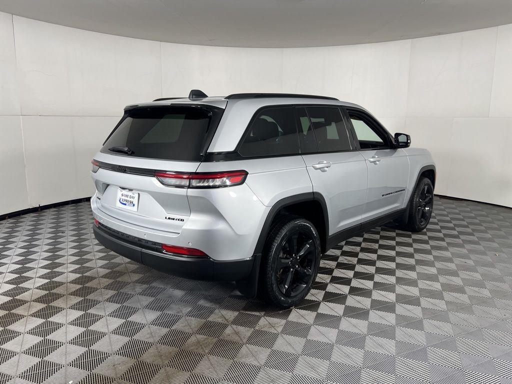 Used 2025 Silver Zynith Jeep Limited image 7
