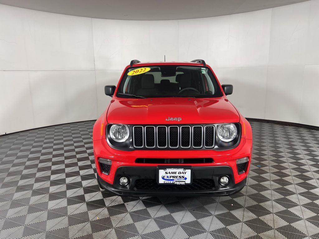 Used 2022 Colorado Red Clearcoat Jeep Latitude image 3