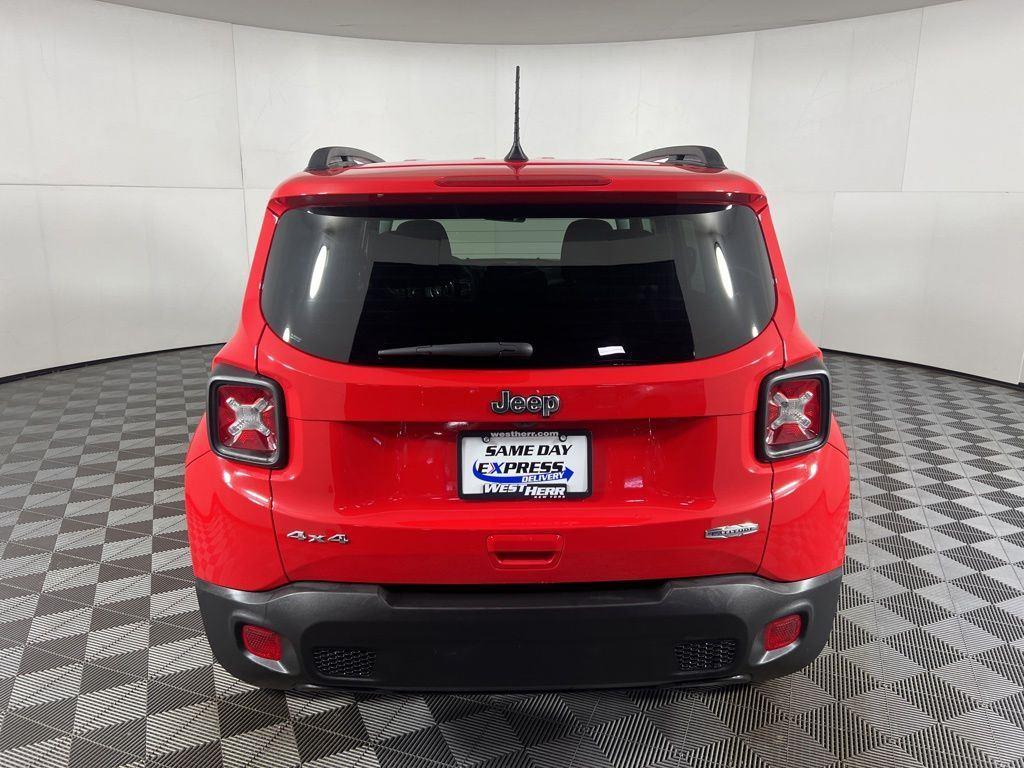 Used 2022 Colorado Red Clearcoat Jeep Latitude image 8