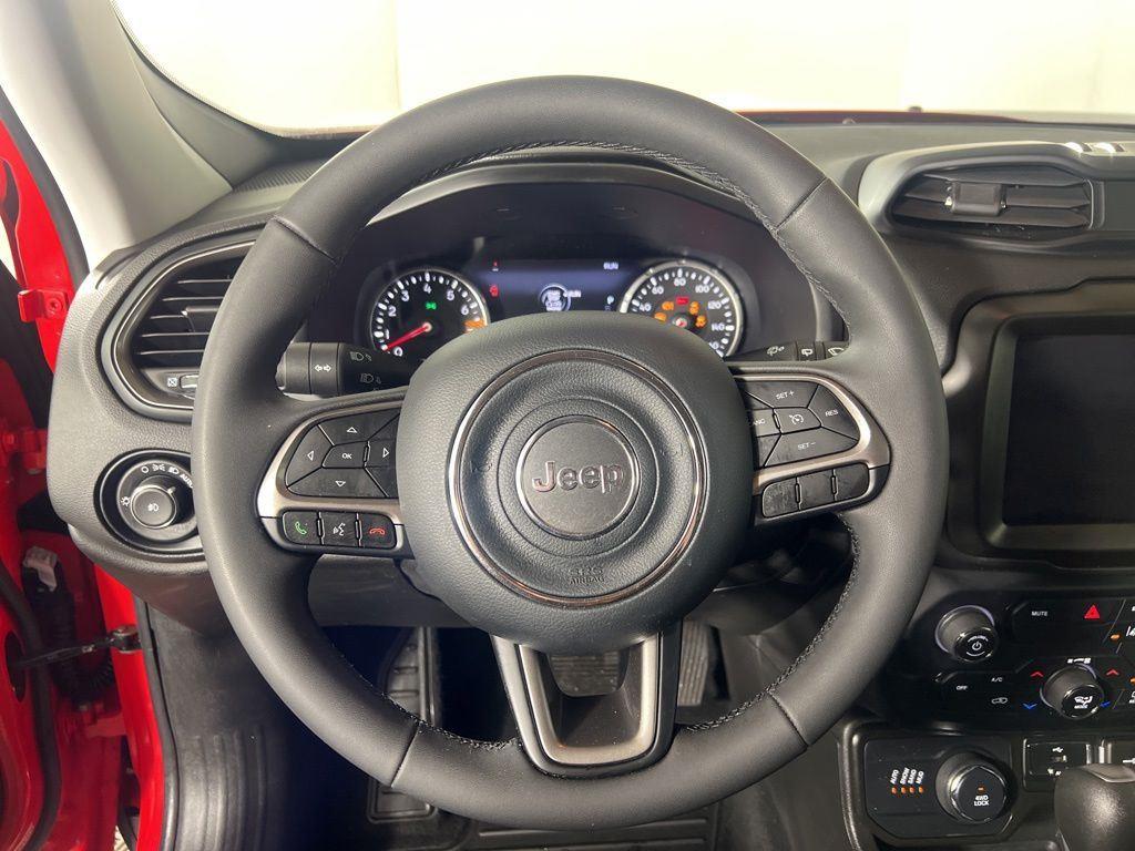 Used 2022 Colorado Red Clearcoat Jeep Latitude image 13