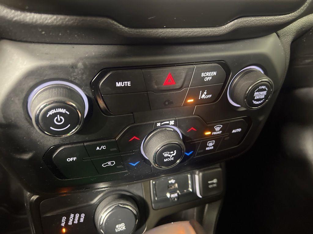 Used 2022 Colorado Red Clearcoat Jeep Latitude image 18