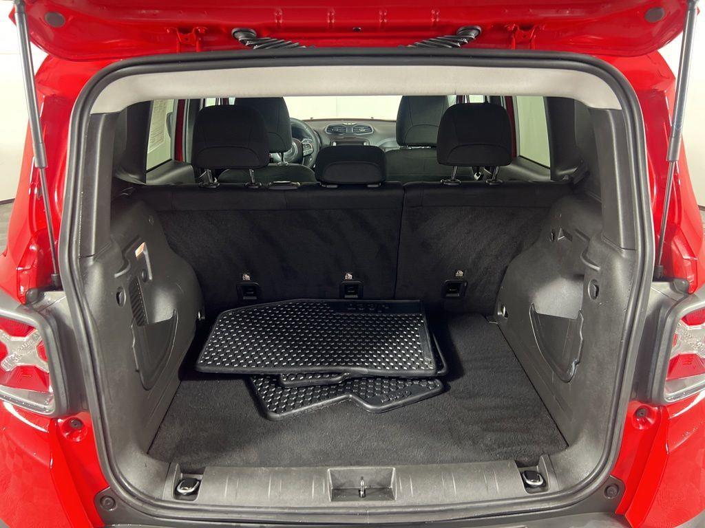 Used 2022 Colorado Red Clearcoat Jeep Latitude image 22