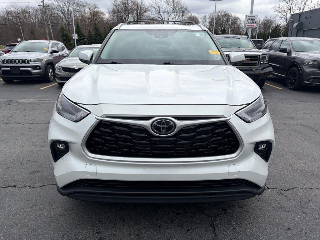 Used 2023 Pearl Toyota XLE image 5