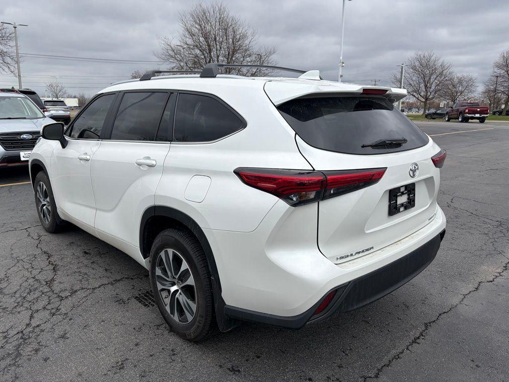 Used 2023 Pearl Toyota XLE image 7