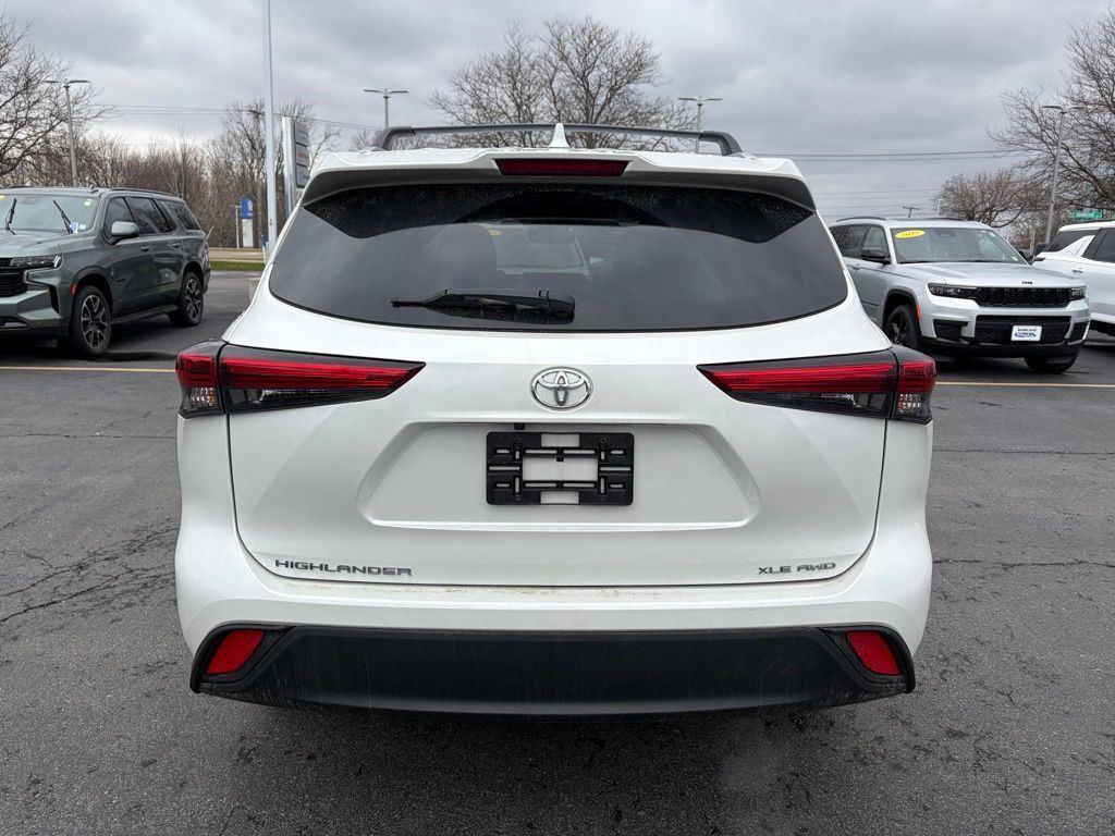 Used 2023 Pearl Toyota XLE image 8