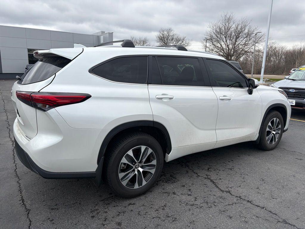 Used 2023 Pearl Toyota XLE image 9