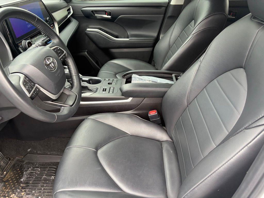 Used 2023 Pearl Toyota XLE image 10