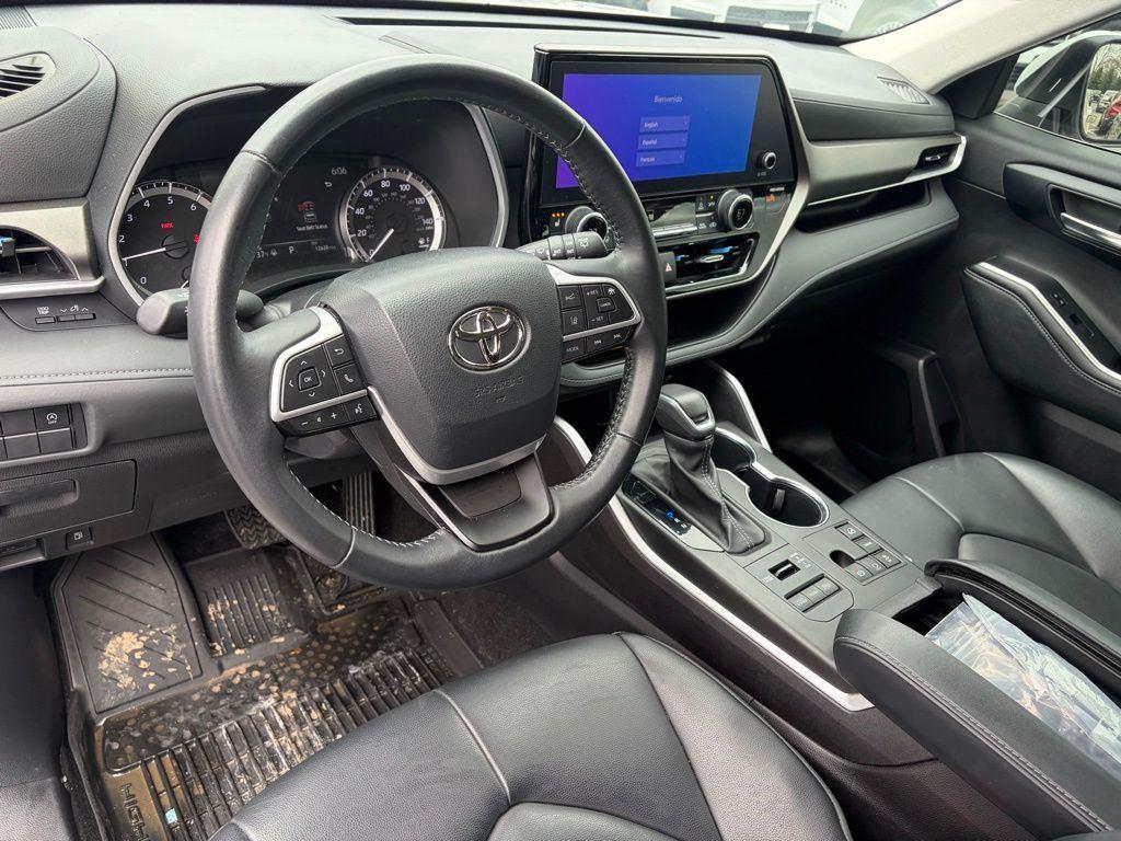 Used 2023 Pearl Toyota XLE image 11