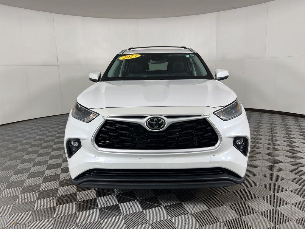 Used 2023 Pearl Toyota XLE image 22