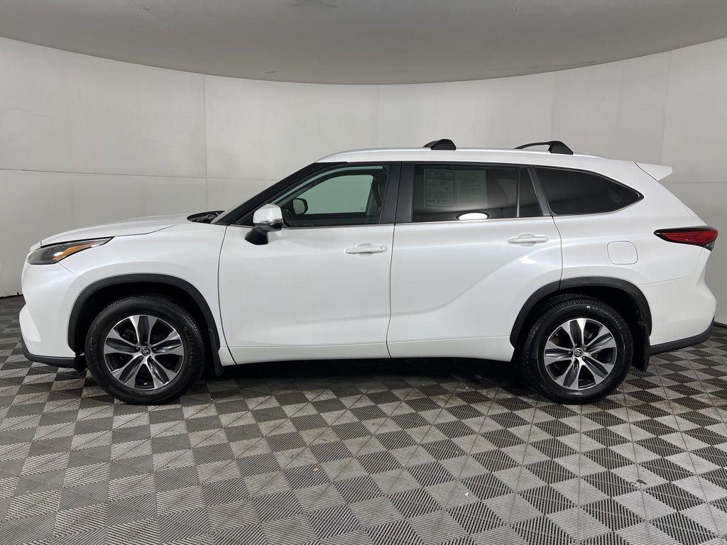 Used 2023 Pearl Toyota XLE image 24