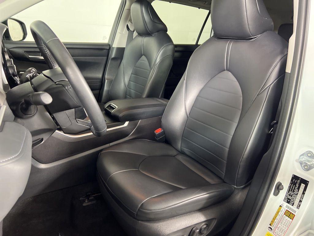 Used 2023 Pearl Toyota XLE image 25