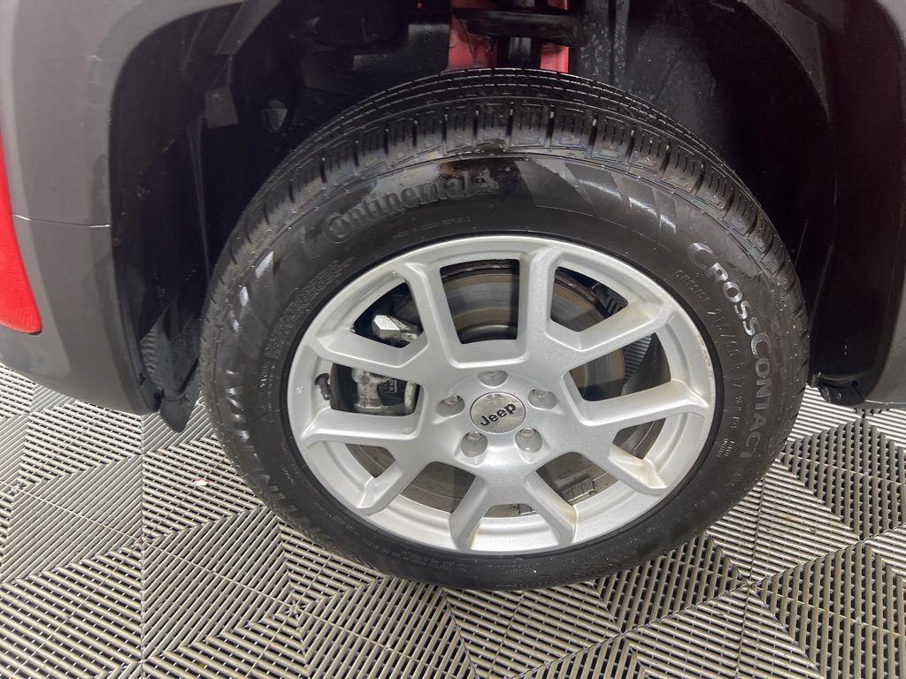 Used 2022 Colorado Red Clearcoat Jeep Latitude image 23