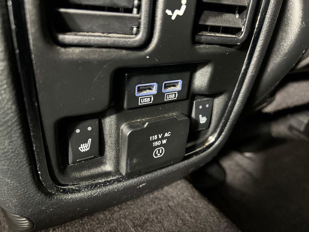 Used 2018 Bright White Clearcoat Jeep Limited image 27