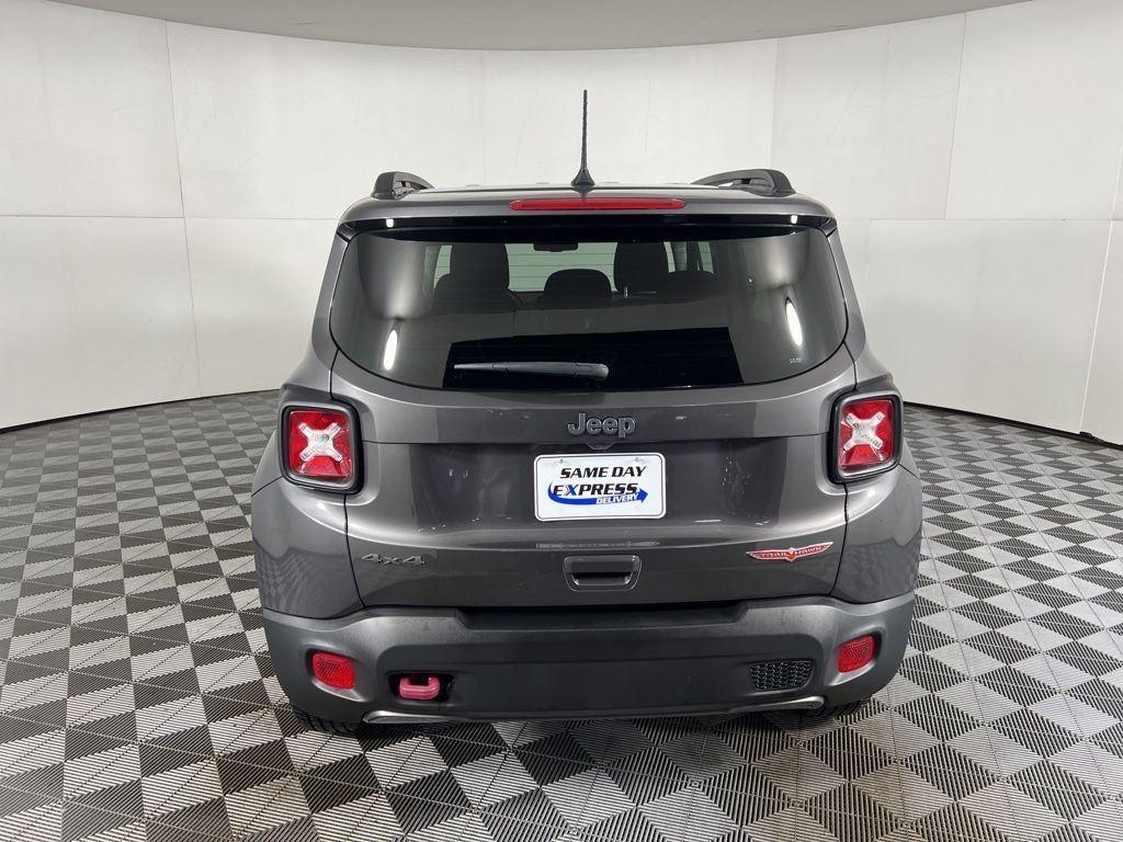 Certified Used 2021 Granite Crystal Metallic Clear Jeep Trailhawk image 8