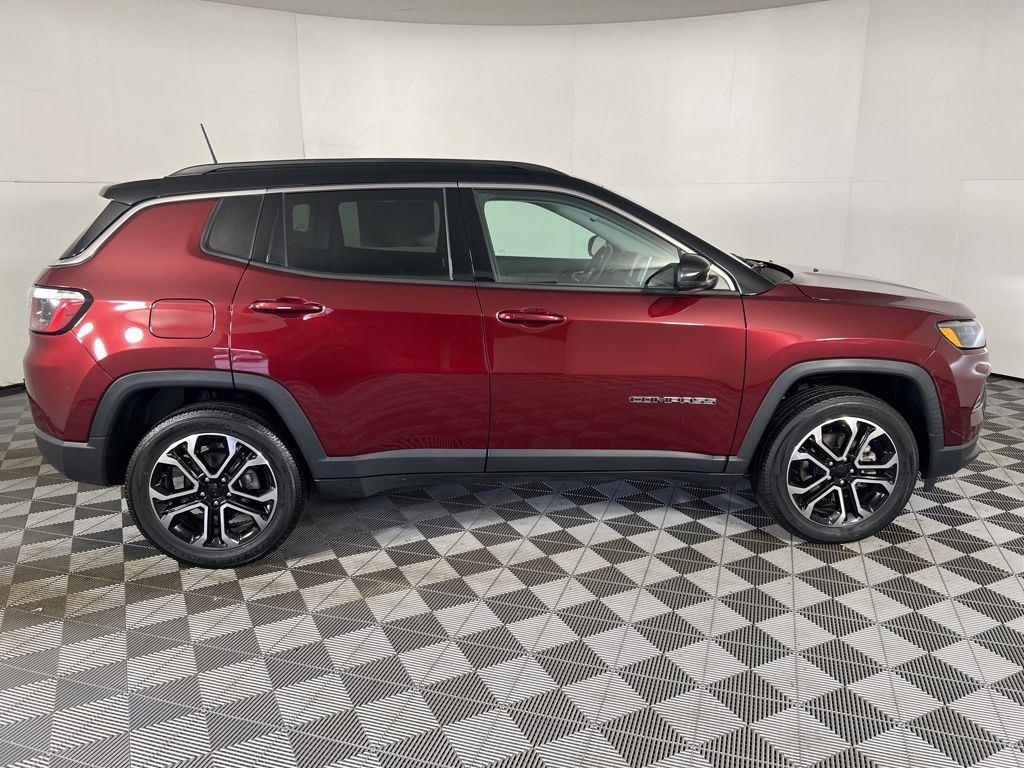 Used 2022 Velvet Red Pearlcoat Jeep Limited image 10