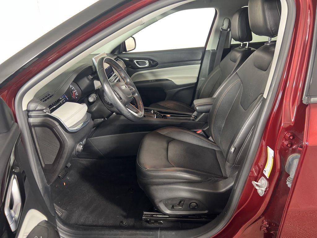 Used 2022 Velvet Red Pearlcoat Jeep Limited image 11
