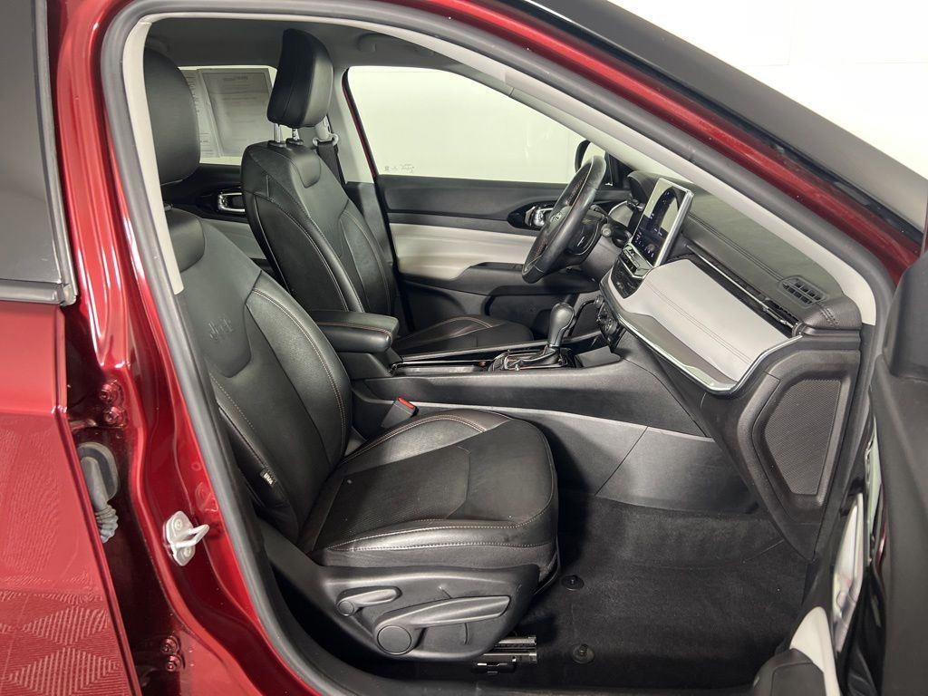 Used 2022 Velvet Red Pearlcoat Jeep Limited image 14
