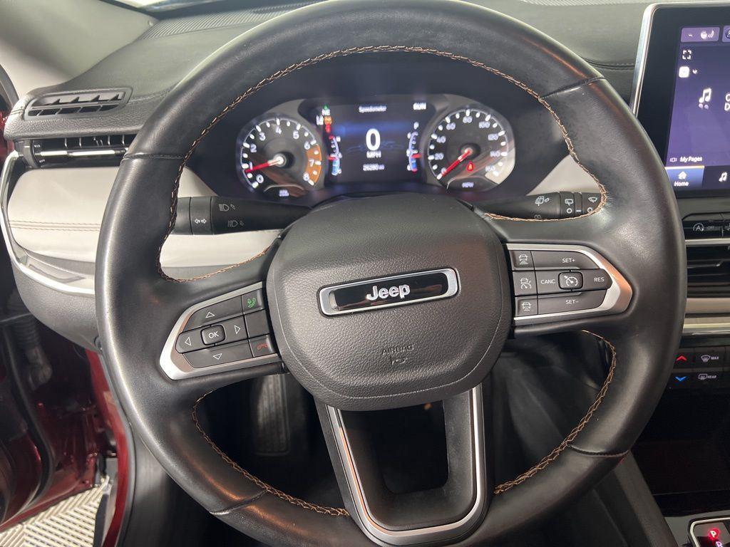 Used 2022 Velvet Red Pearlcoat Jeep Limited image 15