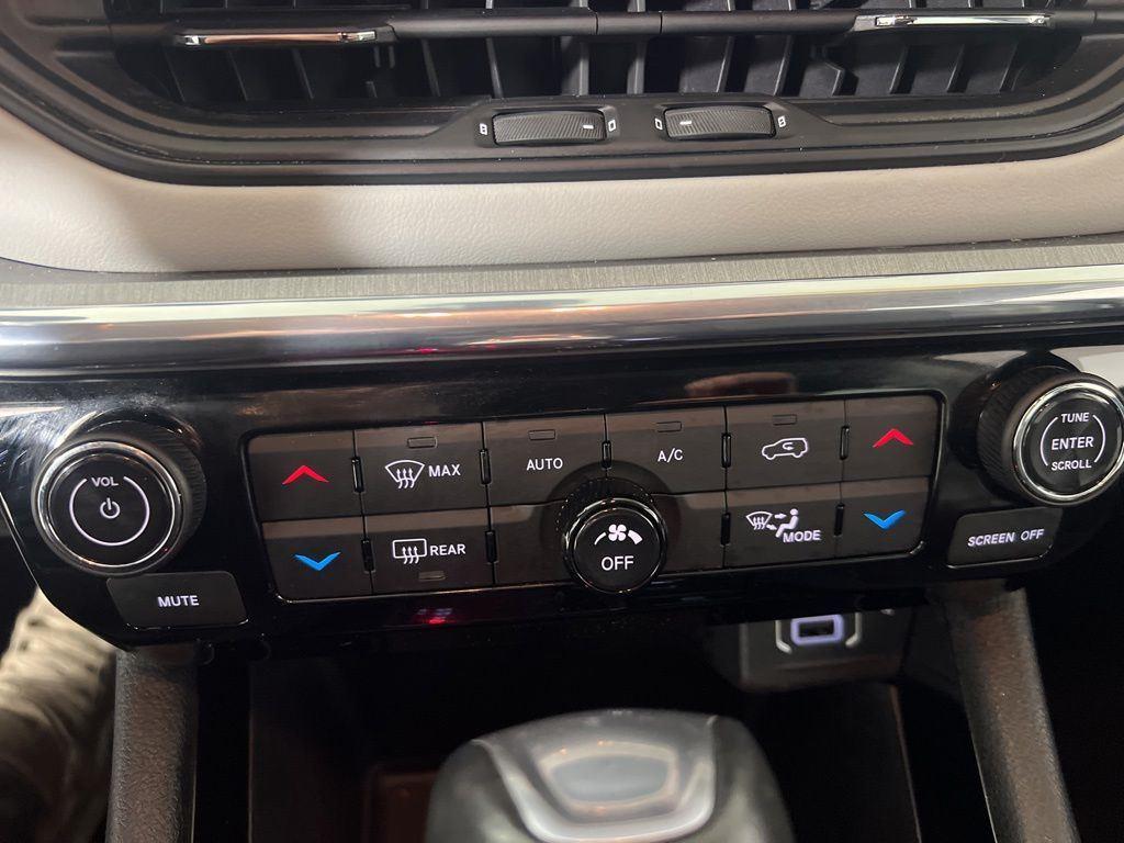 Used 2022 Velvet Red Pearlcoat Jeep Limited image 19