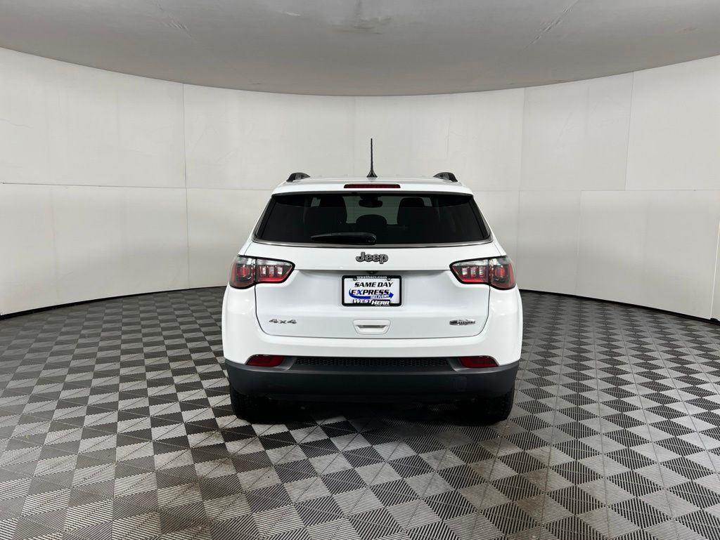 Used 2022 Bright White Clearcoat Jeep Latitude image 5