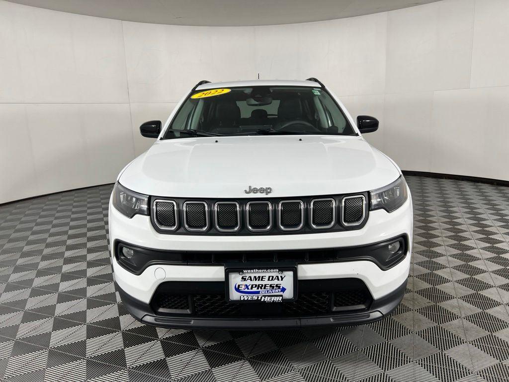 Used 2022 Bright White Clearcoat Jeep Latitude image 3