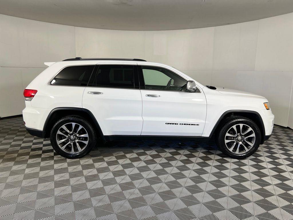 Used 2018 Bright White Clearcoat Jeep Limited image 7