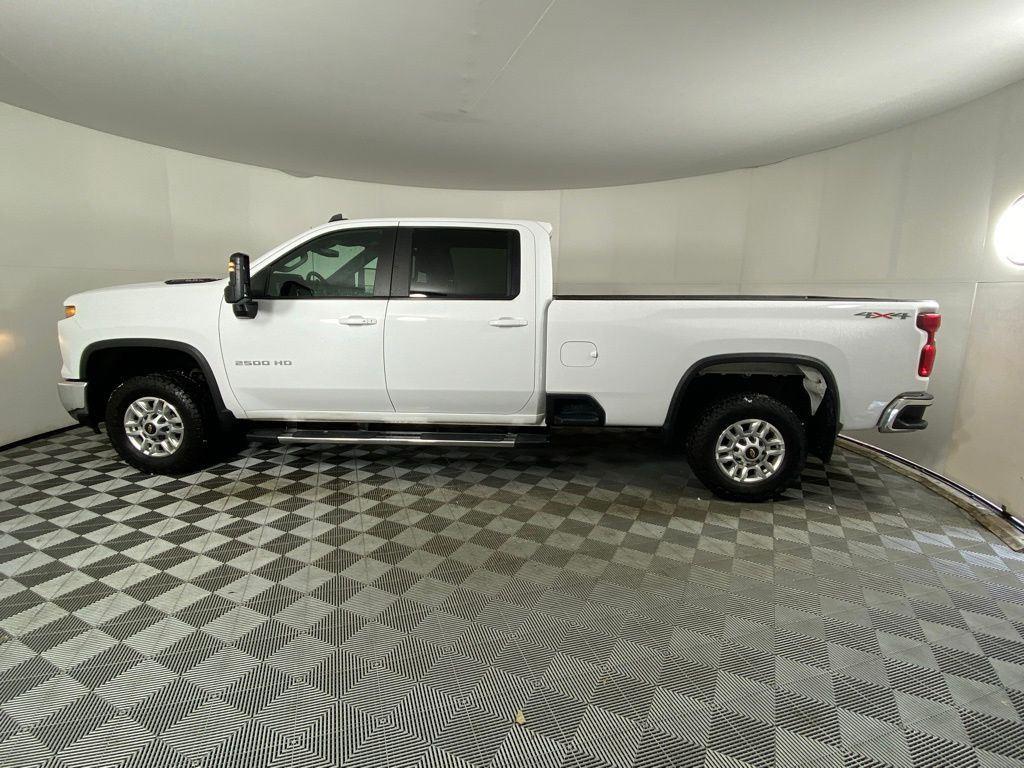 Used 2024 Summit White Chevrolet LT image 7